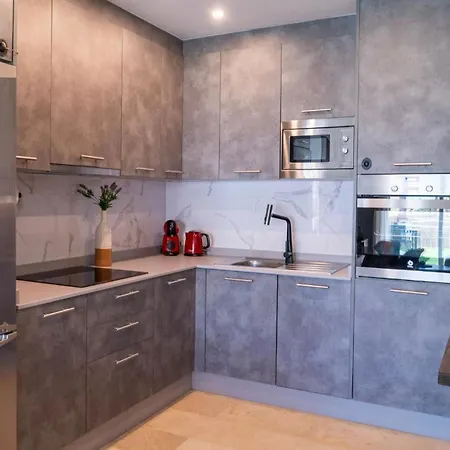 Stylish Coastal Living Near Marina Apartment Estepona