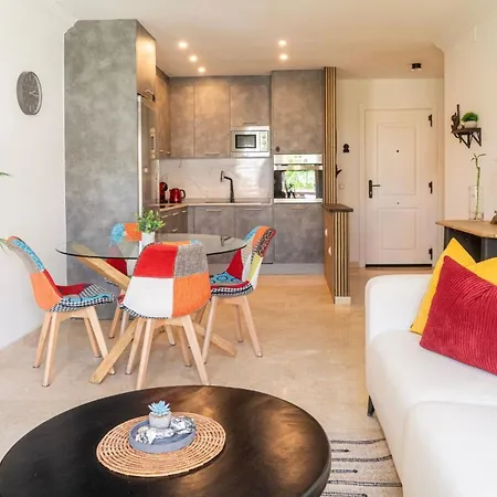Stylish Coastal Living Near Marina Apartment