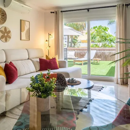 Apartment Stylish Coastal Living Near Marina